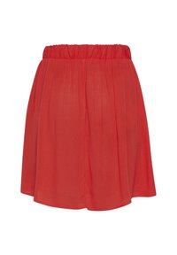 Jupe fluide rouge mi-longue au genou avec taille élastiquée froncée et tissu subtilement texturé.