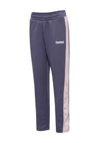 Lila Jogginghose mit rosa Seitenstreifen, elastischem Bund und weißem Logo. Mit Chevron-Muster an der Seite für zusätzliche Details.