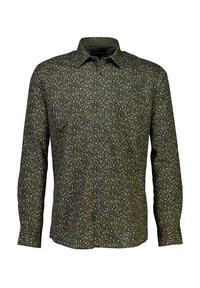 Camisa de manga larga con estampado floral en verde oscuro y pequeñas flores de colores múltiples. Cuenta con cierre de botones y un collar clásico.