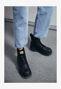 Não selecionado, black/transparent