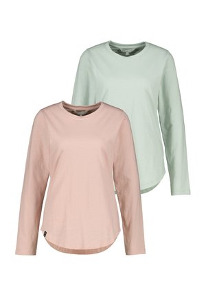 Zwei schlichte Langarmshirts mit Rundhalsausschnitt, eines hellrosa vorne und eines hellgrün hinten, beide mit geschwungenen Saumlinien.