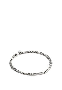 Silver kedja armband med strukturerade länkar, toggelslås och ingraverade logotypdetaljer på släta metalldekaler.