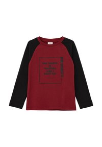 Langärmliges T-Shirt mit burgunderfarbenem Körper und schwarzen Raglanärmeln. Mit einem bedruckten quadratischen Grafikdesign mit schwarzem Text. Weiches Baumwollmaterial.
