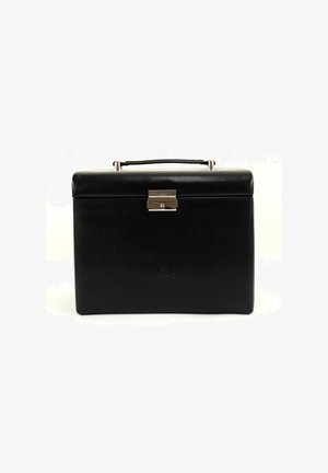 Malette en cuir noir de forme rectangulaire, avec un verrou en métal argenté et une poignée supérieure. Texture lisse et logo en relief à l'avant.