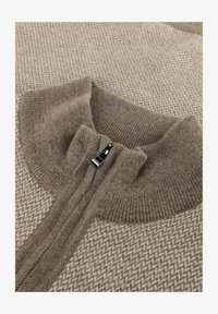 Ausgewählt, open brown