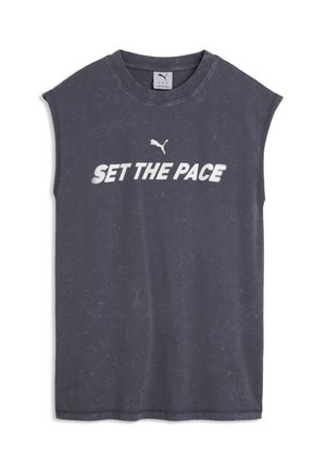 Ærmeløs, mørkegrå sportstshirt med teksten "SET THE PACE" og Puma-logo i hvid på brystet.