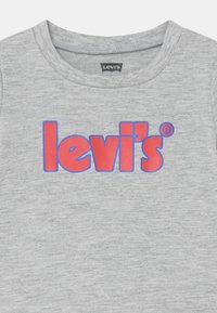 Levi's® SHORT SLEEVE POSTER LOGO TEE - T-shirt estampada - light grayheather