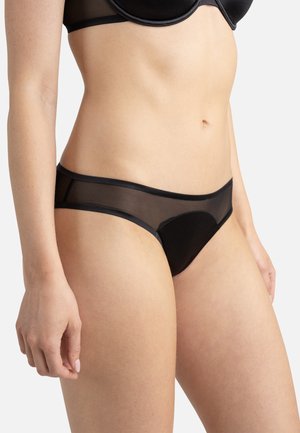 Culotte hipster en mesh noir avec un panneau avant uni, une taille élastique et des côtés transparents, mettant en avant une texture lisse et un design minimaliste.