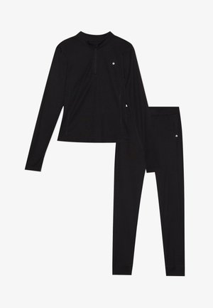 Sort langærmet top med halvlukning og sorte tætsiddende bukser. Fremstillet af et tekstureret stof, med små logo-detaljer på begge dele.