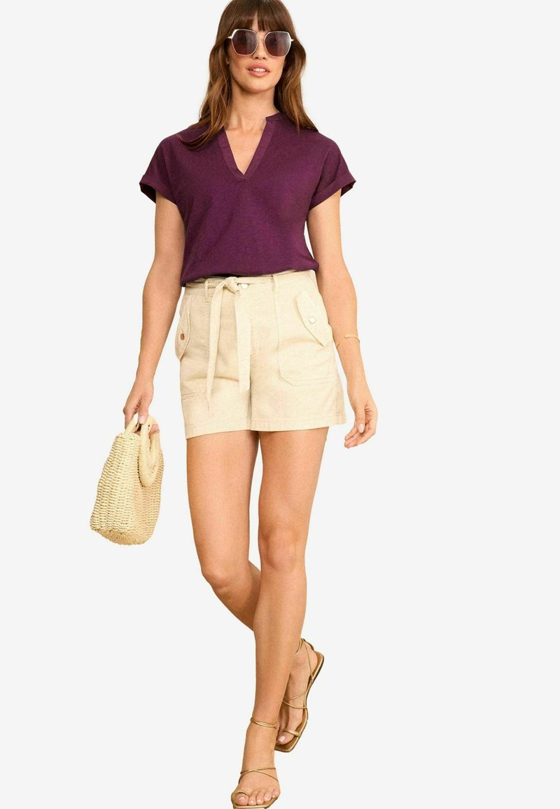 Love & Roses V NECK SHORT SLEEVE  - Paprasti marškinėliai - burgundy red