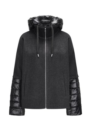 Dunkelgraue Jacke mit gesteppte schwarze Daunenärmel und Kapuze, Front-Reißverschluss und schwarze Kordeln an der Kapuze, keine sichtbare Marke.