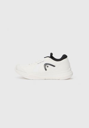Weißer Sportschuh mit einem strukturierten Mesh-Obermaterial, schwarzen Akzenten an der Ferse und Zunge, mit einer runden Zehenpartie und einer gepolsterten Sohle.