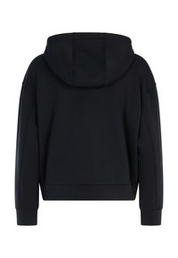 Zwarte hoodie met een relaxte pasvorm, ribgebreide boorden en een gladde textuur. De achterkant is eenvoudig met minimale stikdetails.