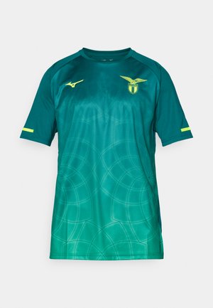 Sporttrikot mit grünem Farbverlauf, kurzen Ärmeln, Rundhalsausschnitt und strukturiertem, kreisförmigem Muster. Enthält ein Logo und gelbe Akzente.