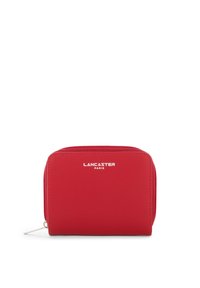 Portafoglio rosso con zip realizzato in materiale sintetico liscio, caratterizzato da una forma rettangolare e il logo in rilievo "LANCASTER PARIS" sulla parte anteriore.