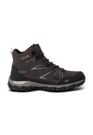 Scarponcino da trekking impermeabile marrone e nero con chiusura a lacci, suola robusta e supporto per la caviglia, marchiato "Regatta Great Outdoors".