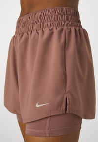 Nike Performance ONE - Dubbla shorts - smokey mauve/silver