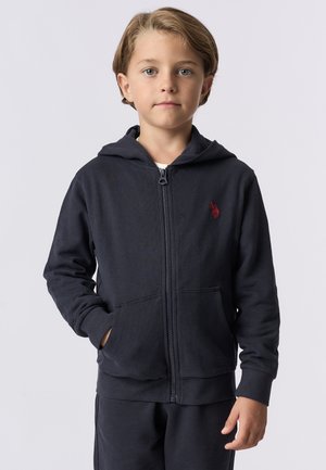 Felpa con zip blu scuro realizzata in tessuto morbido, dotata di tasca frontale e piccolo logo rosso sul petto sinistro.