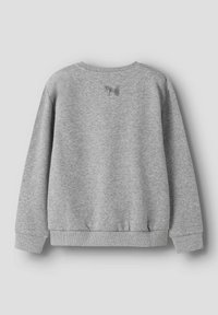 Grijze sweatshirt met een ronde halslijn en geribde manchetten. Bevat een textuur logo detail op de bovenrug en een zachte, gladde stof.