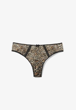 Tanga de estampado de leopardo hecha de encaje con ribetes negros. Presenta un lazo pequeño en el centro delantera y adornos decorativos a lo largo de los bordes.