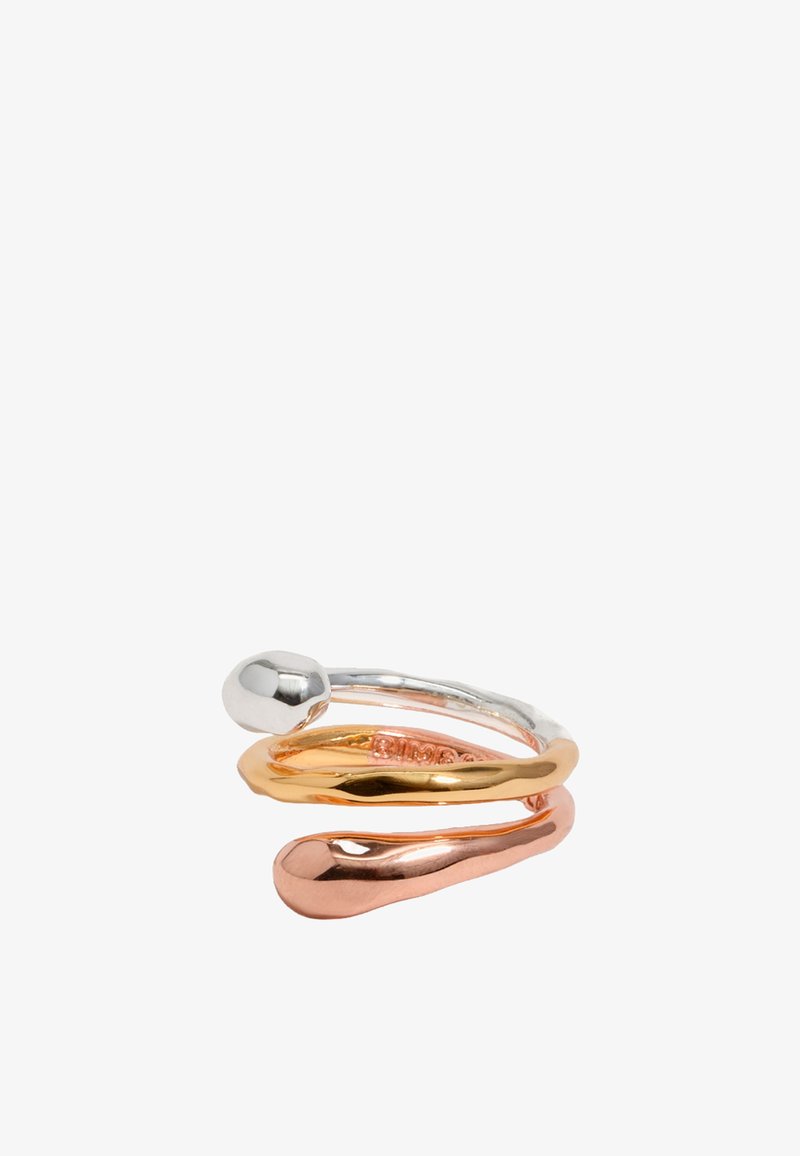 Three interconnected rings in silver, gold, and rose gold, featuring smooth, wavy shapes with a polished texture and raised accents.