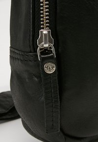 DEPECHE FASHION FAVOURITES - Marsupio - black