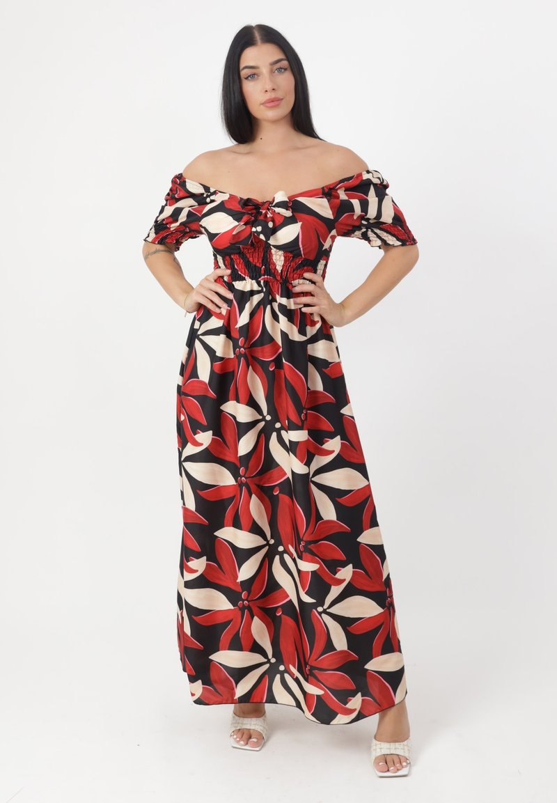 Maxikjole i sort, med et blomsterprint i røde og cremefarvede nuancer. Off-shoulder design med smocket liv og let faldende stof.