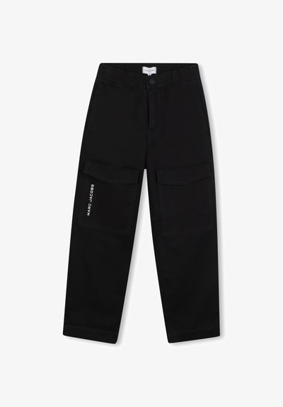 Pantaloni cargo neri realizzati in tessuto intrecciato, con due ampie tasche laterali, un elastico in vita e il logo bianco "Marc Jacobs" sul davanti.