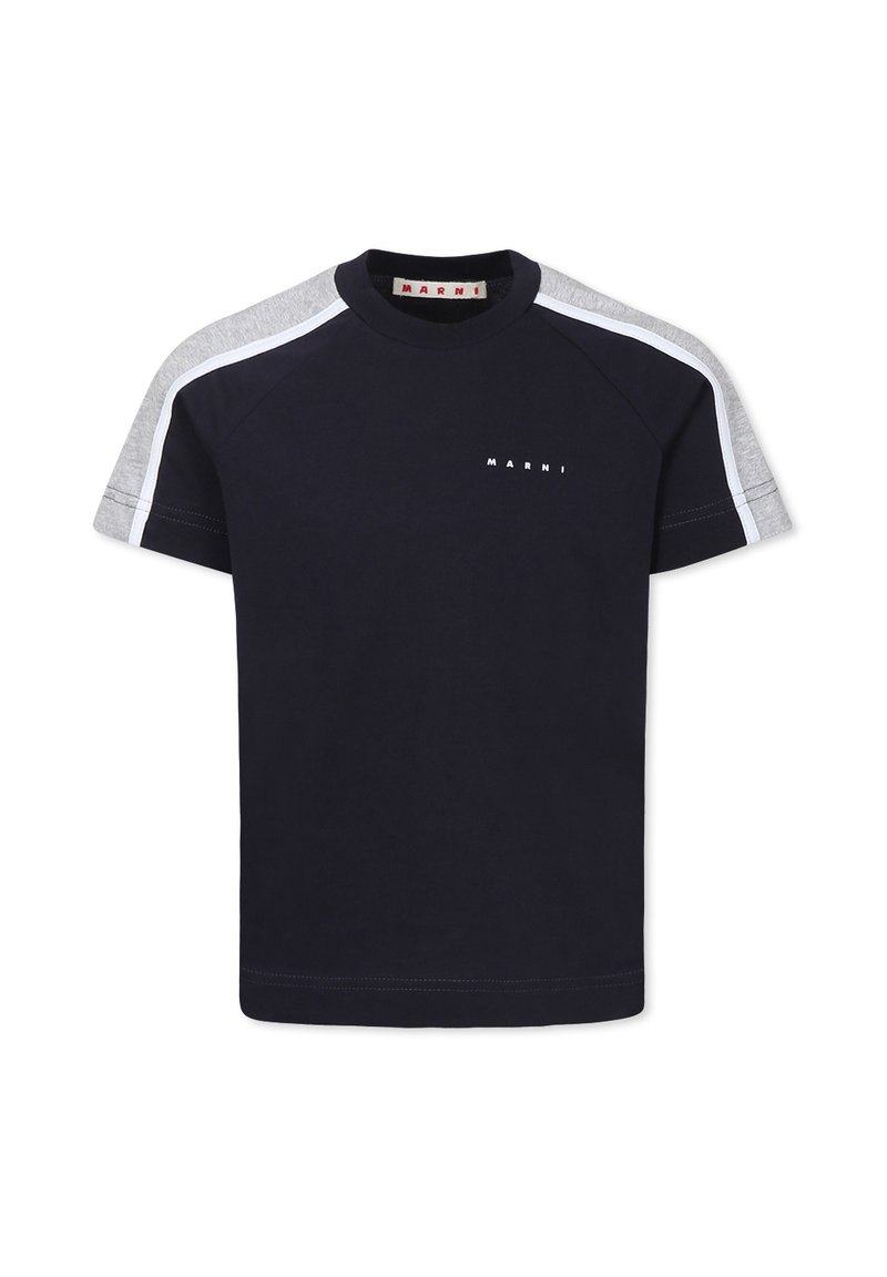 Maglietta in cotone blu navy con maniche raglan grigie, dettagli bianchi e un piccolo logo bianco sul petto. Design morbido con maniche corte.