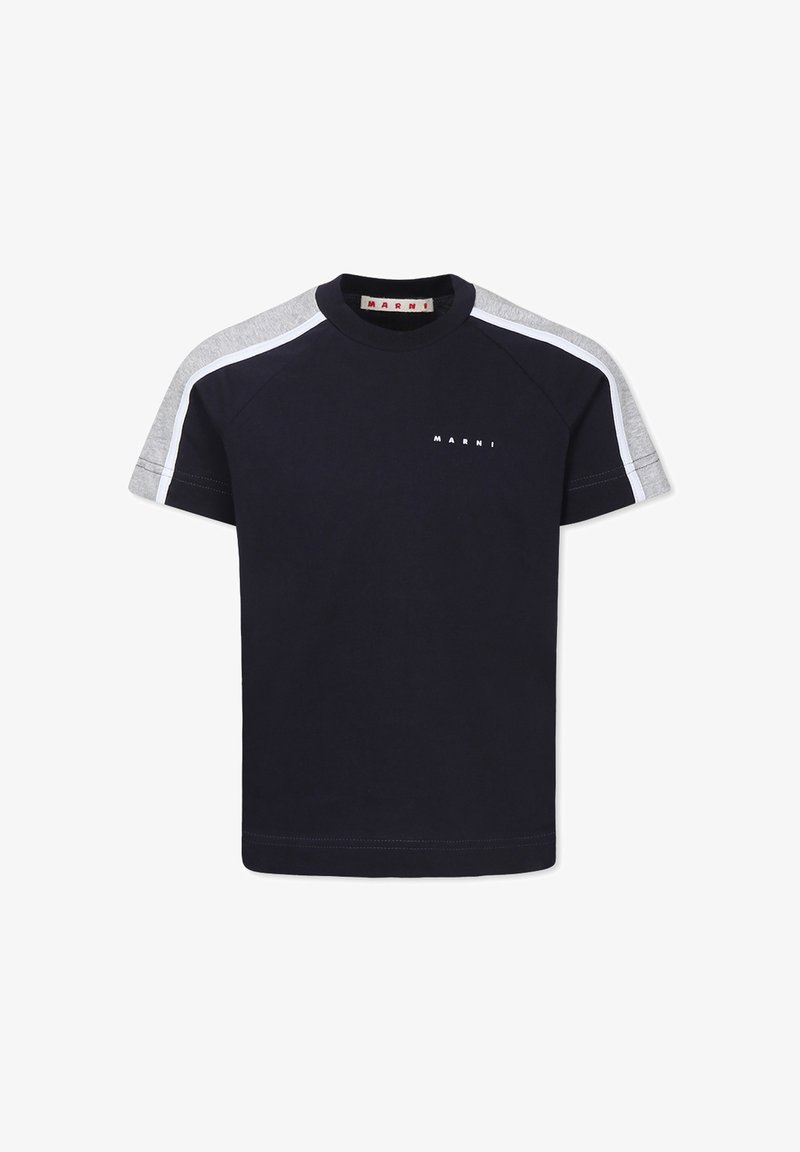 Granatowa bawełniana koszulka z szarymi rękawami raglanowymi, białymi akcentami i małym białym logo na piersi. Miękki, krótki fason z rękawami.