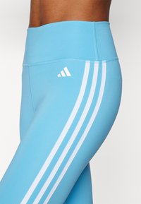 adidas Performance ESSENTIALS 3-STRIPES HIGH-WAISTED 7/8 - Tajice - semi blue burst