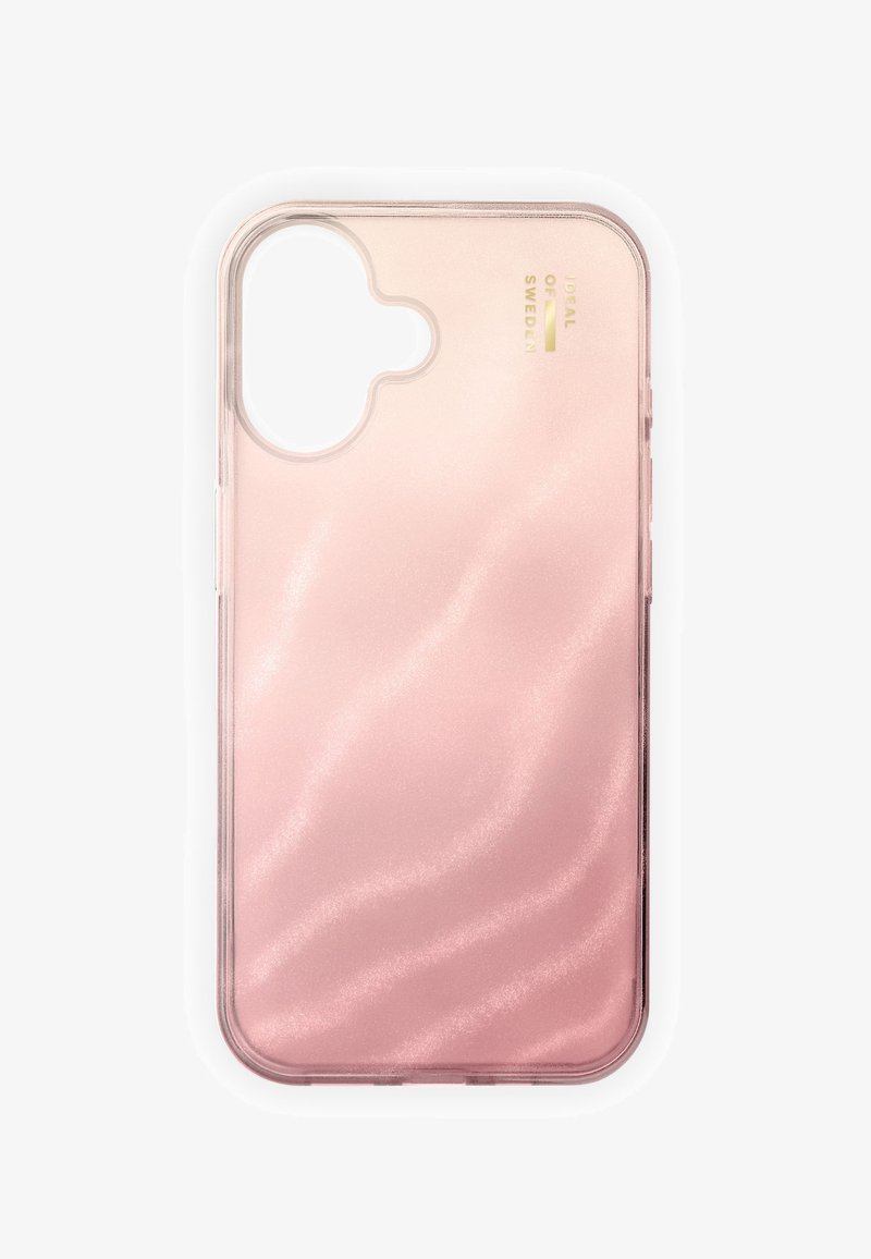 Przezroczyste różowe etui na telefon o falistej fakturze, z wycięciem na aparat i subtelnym metalicznym logo w prawym górnym rogu.