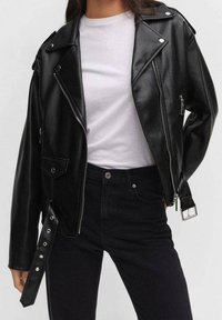 Mango Giacca in similpelle - black