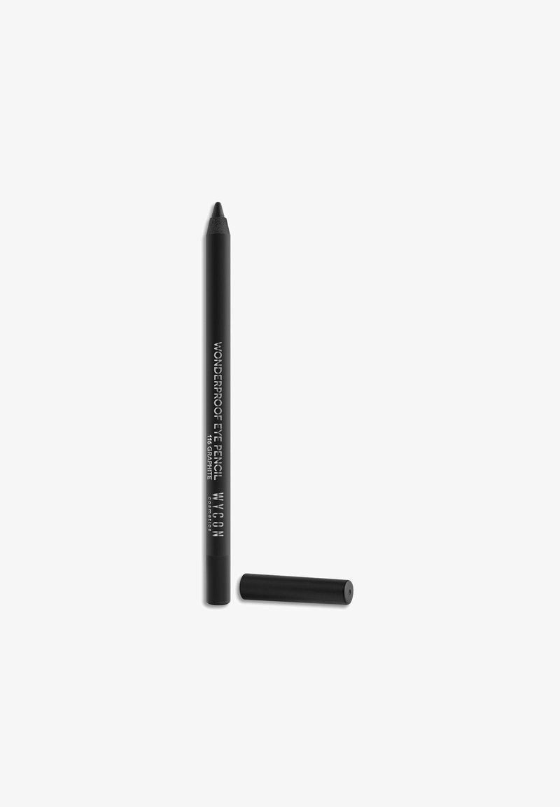 Matita occhi nera impermeabile con punta leggermente arrotondata, forma cilindrica e texture opaca; il tappo è anch'esso nero. Testo stampato in bianco.