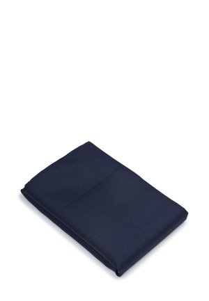 Marineblauwe opgevouwen stof, textuur, rechthoekige vorm, schone randen, geschikt voor verschillende toepassingen zoals kleding of accessoires.