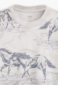 Levi's® VINTAGE - Osnovna majica kratkih rukava - white onyx