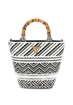 Zwart-witte geweven tote bag met geometrische patronen, handvatten van bamboe en een driehoekig Guess-logo plaatje aan de voorkant.