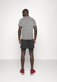 ICANIWILL STRIDE - Shorts 2 en 1 - black