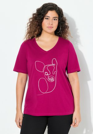 Magenta Baumwoll-T-Shirt mit V-Ausschnitt, das eine weiße Linienzeichnung eines Schweinegesichts zeigt. Kurze Ärmel und eine lockere Passform.