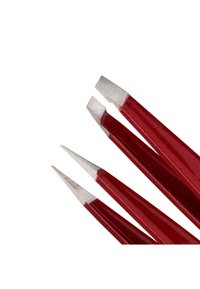 Pince à épiler rouge métallique avec une finition brillante, présentant des pointes en acier inoxydable angled pour la précision, disposées en forme de éventail.