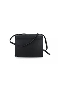 Borsa a tracolla in pelle nera, forma rettangolare, texture liscia, tracolla regolabile e tasca anteriore con zip e dettagli di cucitura discreti.