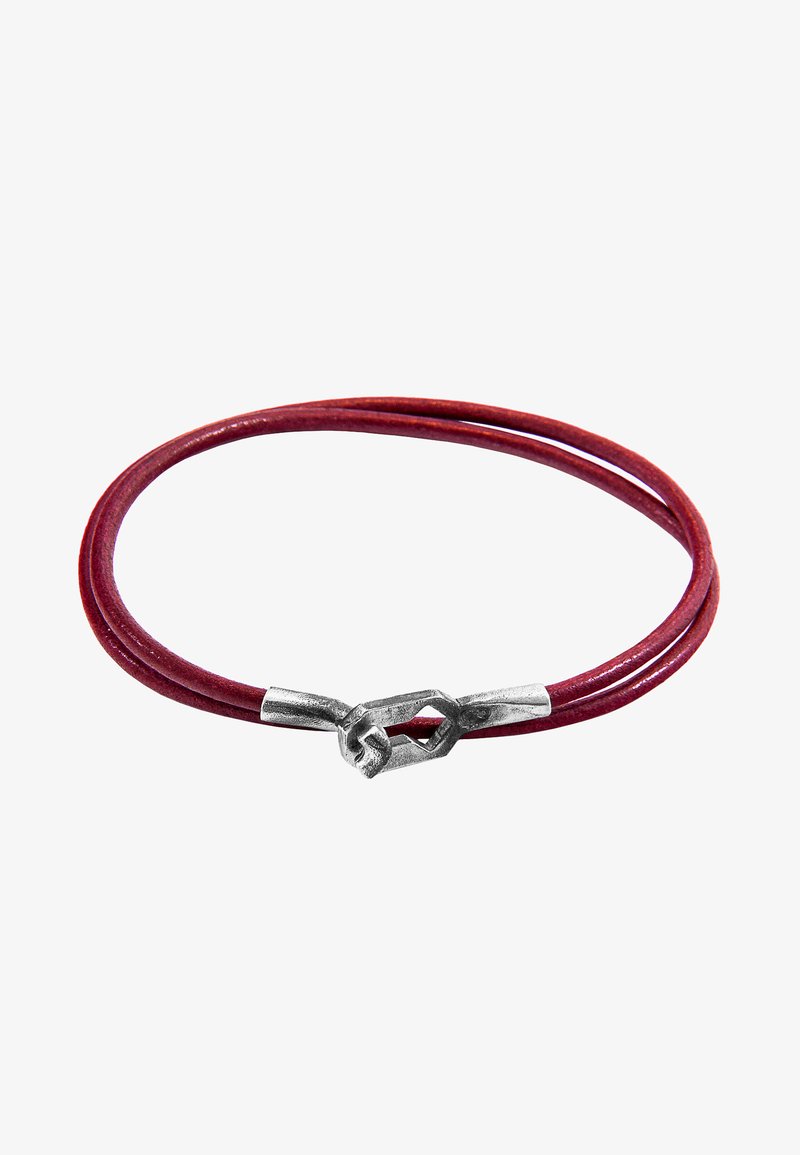 Leather bracelet with a double red cord and a silver metallic clasp shaped like a geometric link, featuring a smooth texture.