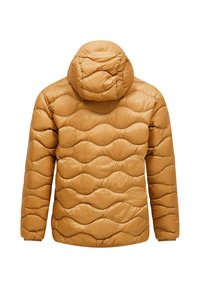 Brun quiltet pufferjakke med hette, med bølgete horisontale sømmer og lange ermer, sett bakfra på en hvit bakgrunn.