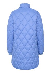 Jasnoniebieska pikowana kurtka z diamentowym wzorem, wysoki kołnierz, długie rękawy i ściągacze przy mankietach. Wykonana z gładkiego, ocieplanego materiału.