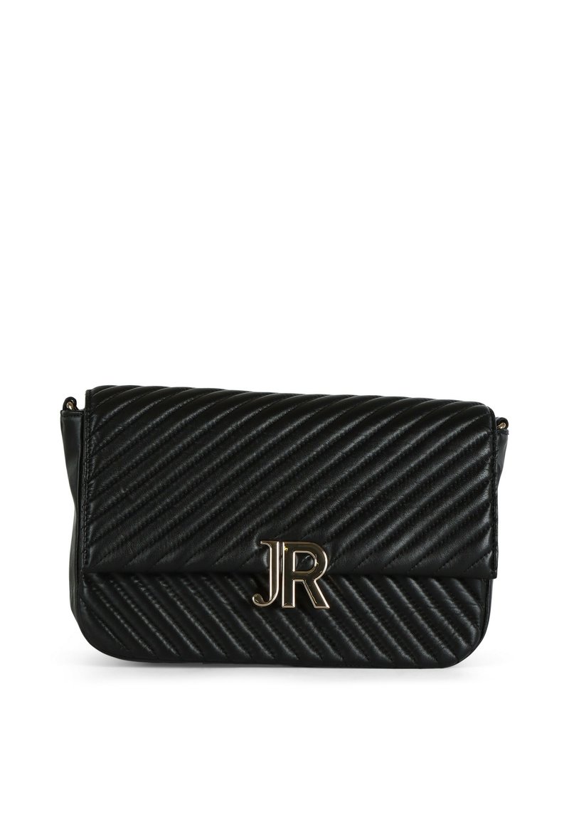 Schwarze gesteppte Handtasche aus Kunstleder mit einem goldenen "JR"-Logo auf der Vorderklappe und einer strukturierten rechteckigen Form.