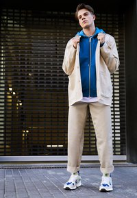 adidas Originals YUNG-1 - Baskets basses - footwear white/gloe green/collegiate royal