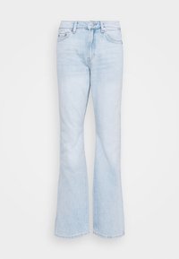 Jeans de tiro alto en azul claro con corte acampanado, fabricados en denim. Cuentan con cierre de botón, presillas para cinturón y un ligero desvanecimiento en la tela.