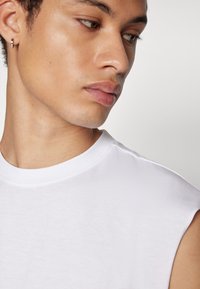 YOURTURN UNISEX 2PACK REGULAR FIT TANK TOP - Μπλούζα - white/ khaki