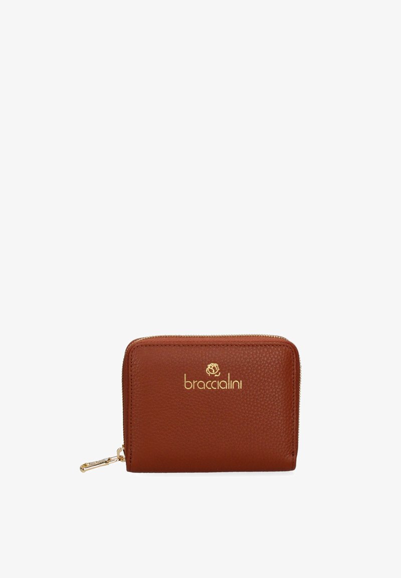 Portafoglio in pelle marrone con texture, logo dorato sulla parte anteriore, chiusura con zip e forma rettangolare compatta.
