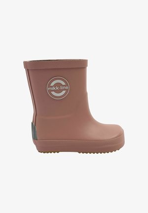 Pink gummistøvle med glat finish, rundt logo på siden, tekstureret sål og kontrasterende grå hældetalje.